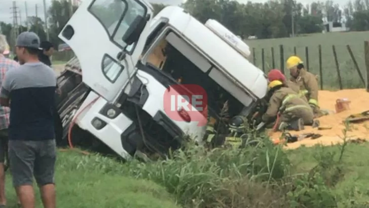 Un camionero atrapado tras múltiple choque en Timbúes