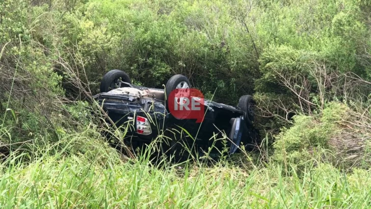 Oliveros: Volcó un auto en la autopista y buscan a los ocupantes