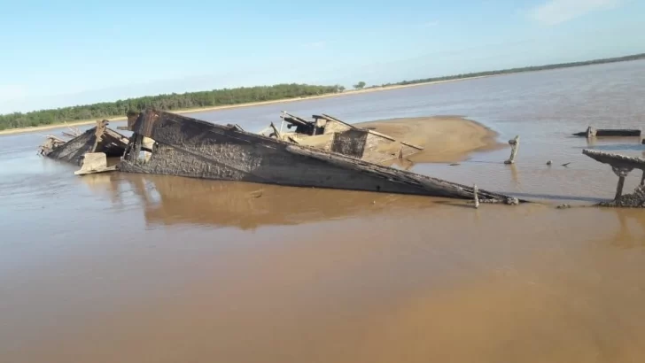 Con la bajante emergió un histórico barco que yace en el Paraná
