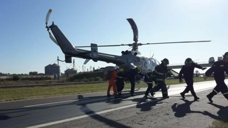 El helicóptero sanitario asistió a una mujer tras un fortísimo accidente en autopista