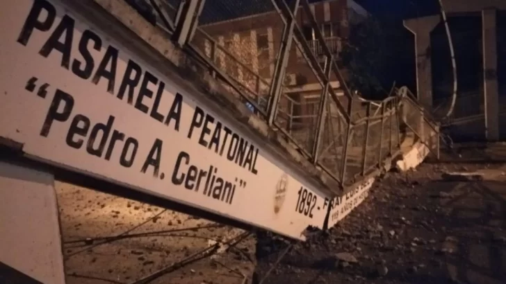 Ruta 11: Un camión destruyó un puente a la altura de Fray Luis Beltrán