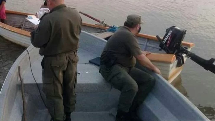 Sancionaron a dos pescadores y un cazador en las islas por no tener habilitación
