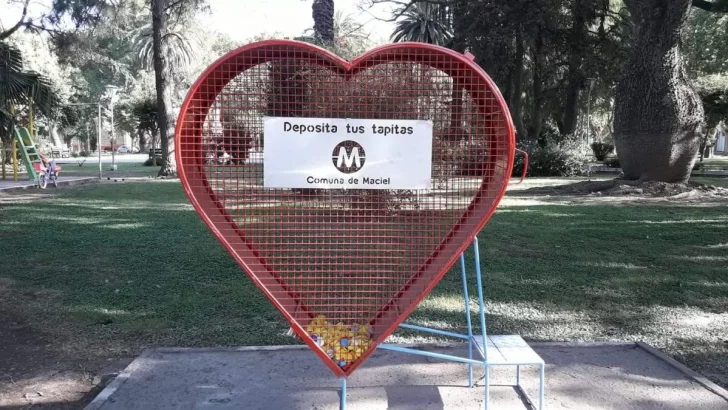 Maciel solidario: Quedó inaugurado el primer corazón para juntar tapitas