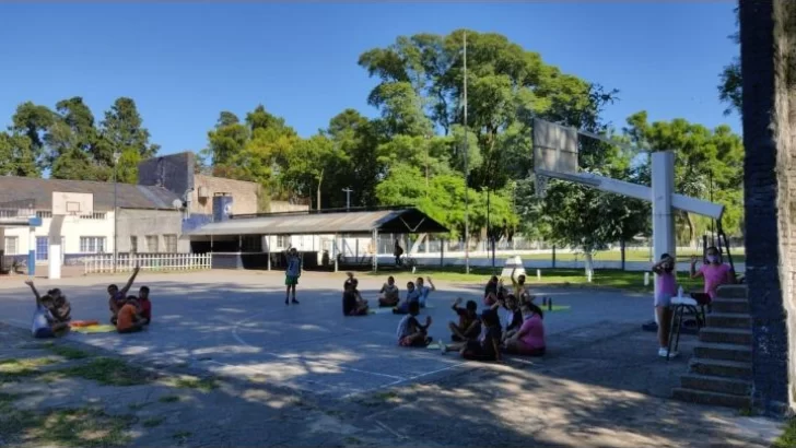 Esta mañana unos treinta chicos de Maciel comenzaron su Verano Activo