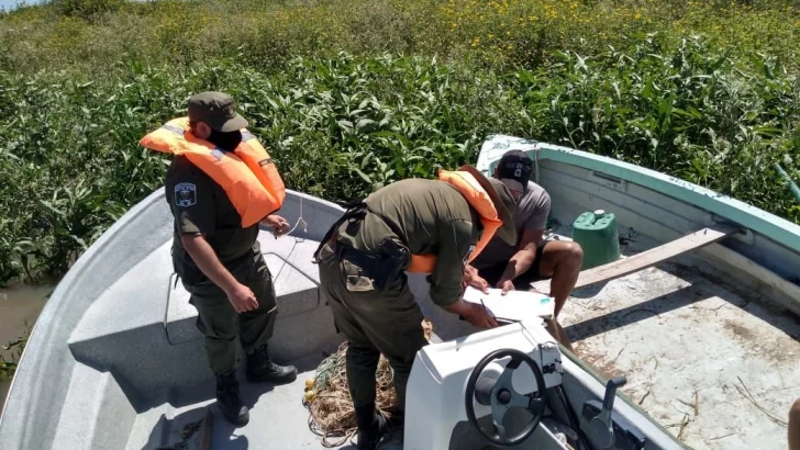 Los Pumas decomisaron más de 100 pescados en la región: 10 sancionados