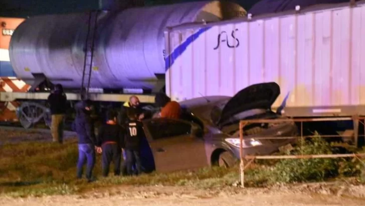 Un tren arrolló a un camión y un auto en el acceso sur a San Lorenzo