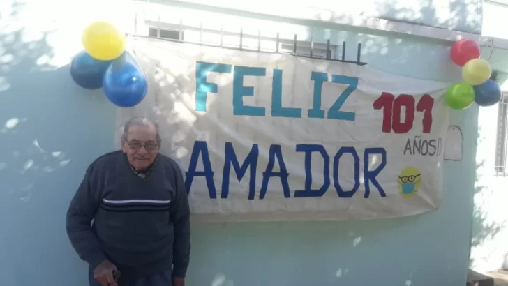 Amador celebró la vida y sus 101 años vacunado, con asadito y afectos