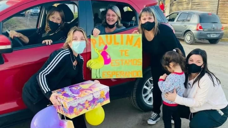 Vecinas timbuenses celebraron una “caravana shower” para esperar a Pauli