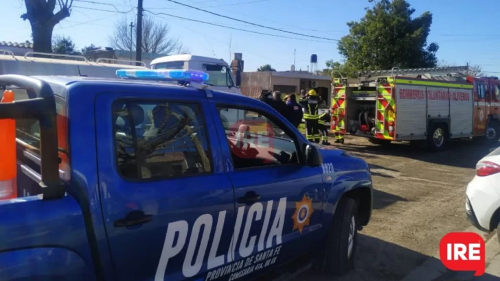 Se incendió una casa en Maciel: Un vecino entró a ayudar y debió ser atendido por el SAMCo