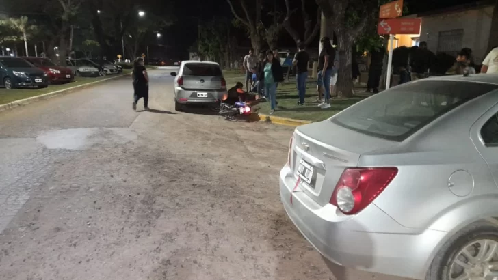 Un menor herido tras un choque entre un auto y una moto en Aldao