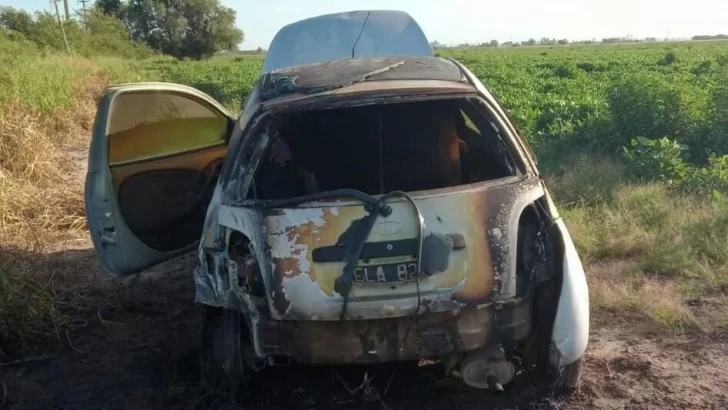 Hallaron un auto robado que fue incendiado en la zona rural de Timbúes