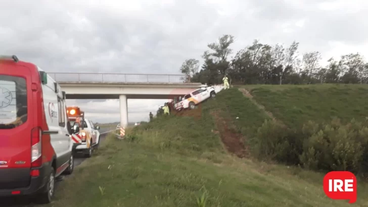 Oliveros: Una camioneta se estrelló contra la baranda de un puente en autopista