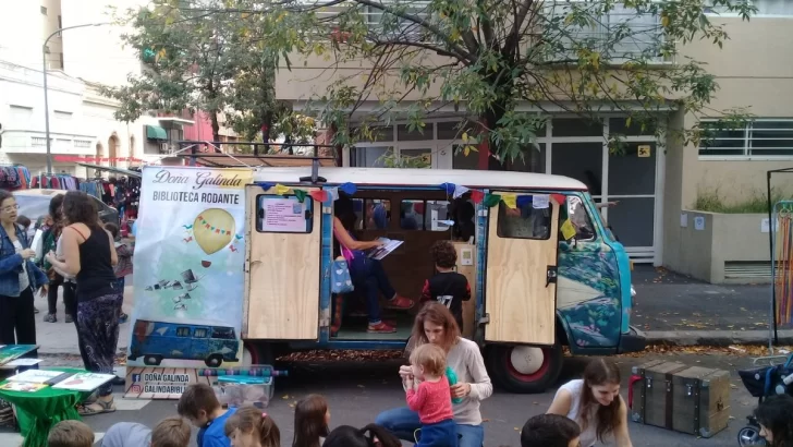 Doña Galinda llega a Maciel e invitan a todos los vecinos a disfrutar de la lectura