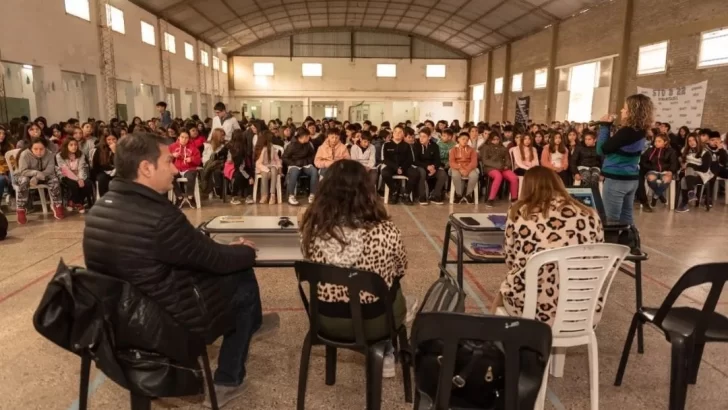 Se realizó un taller de prevención de consumos problemáticos en la secundaria de Maciel