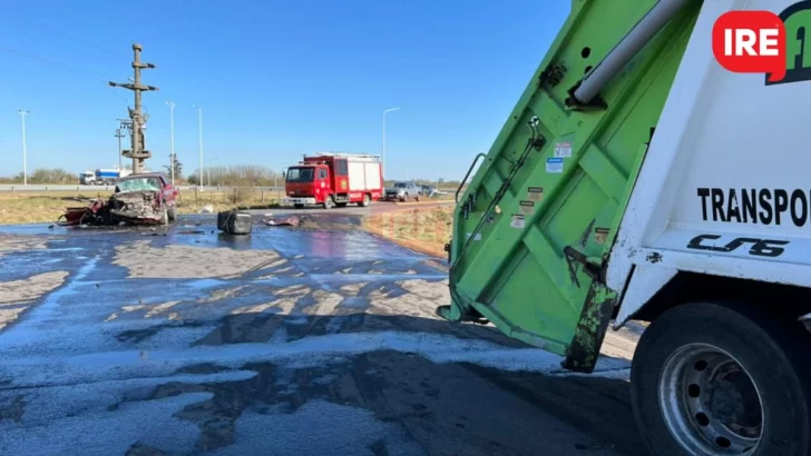 Una camioneta y un camión de residuos protagonizaron un fortísimo choque en Timbúes