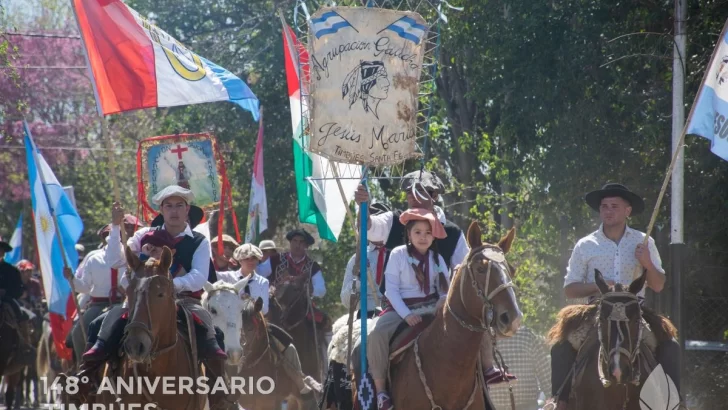 Timbúes celebró su aniversario con Mario Pereyra, desfile gaucho y concurso de asadores