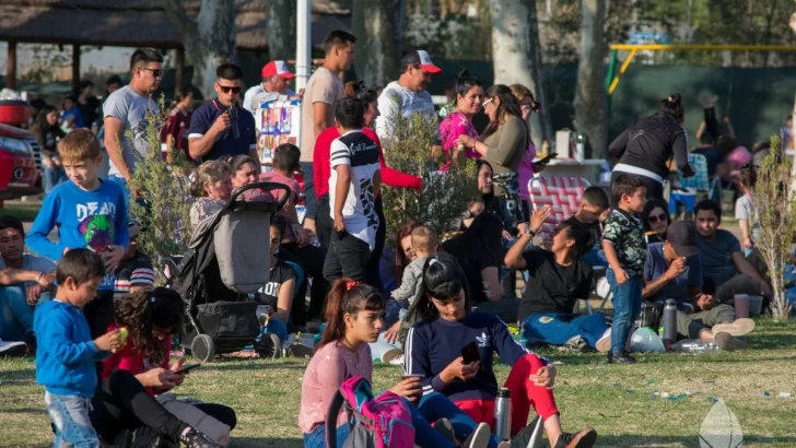 La primavera se puso las pilas y Timbúes festejó a pura música en el polideportivo