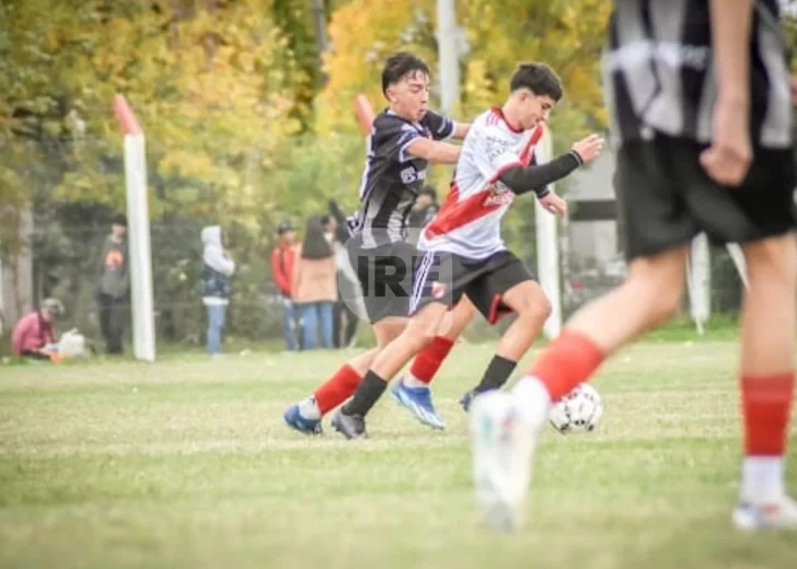 Juan Schleig con 16 años marcó su primer gol en primera y le dio la victoria a Oliveros