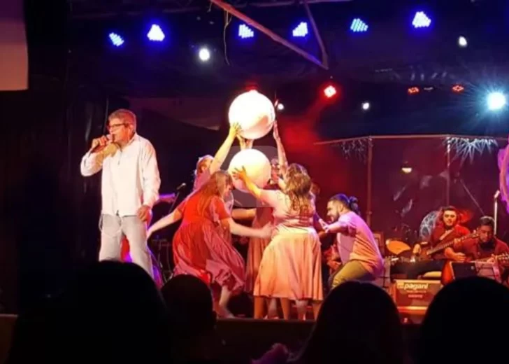 Gaboto vuelve a cantar y bailar su historia con La Huella en La Rena