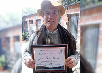 Lele Ibarra fue reconocido por sus 50 años de Peregrinación hacia la virgen de Itatí