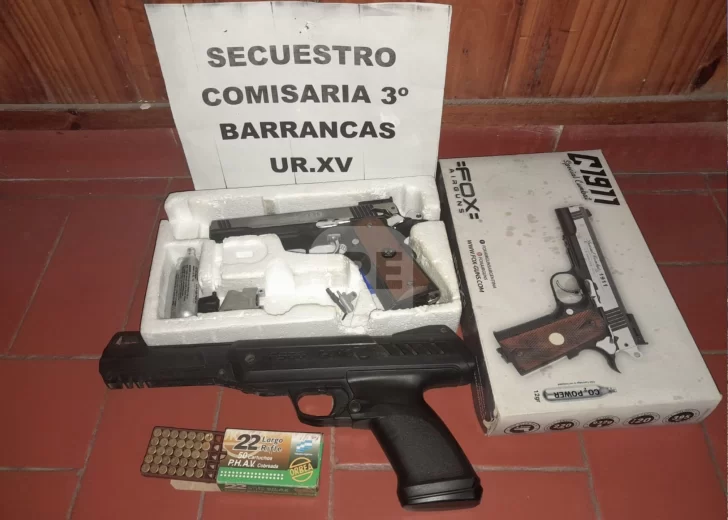 Dos adolescentes de Barrancas amenazaron a otro y secuestraron dos réplicas de armas en una casa