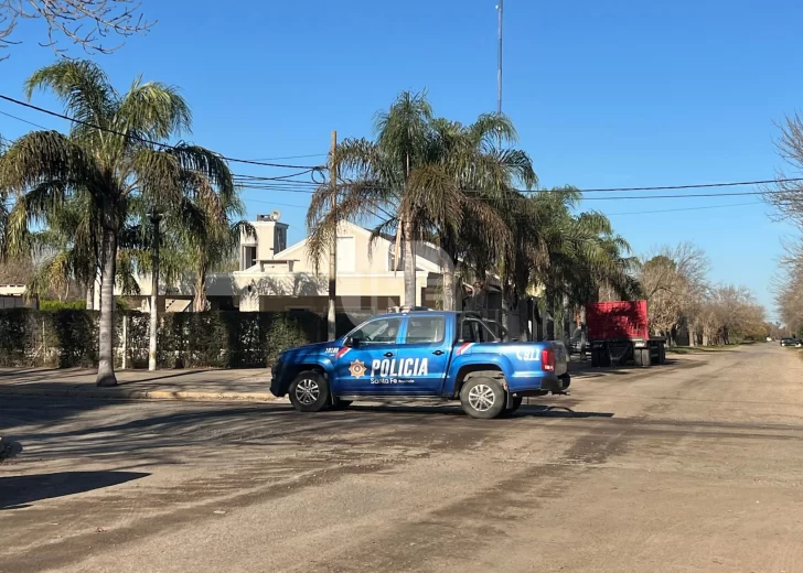 Corridas, amenazas y disturbios en Pueblo Andino: Un detenido y tres policías heridos