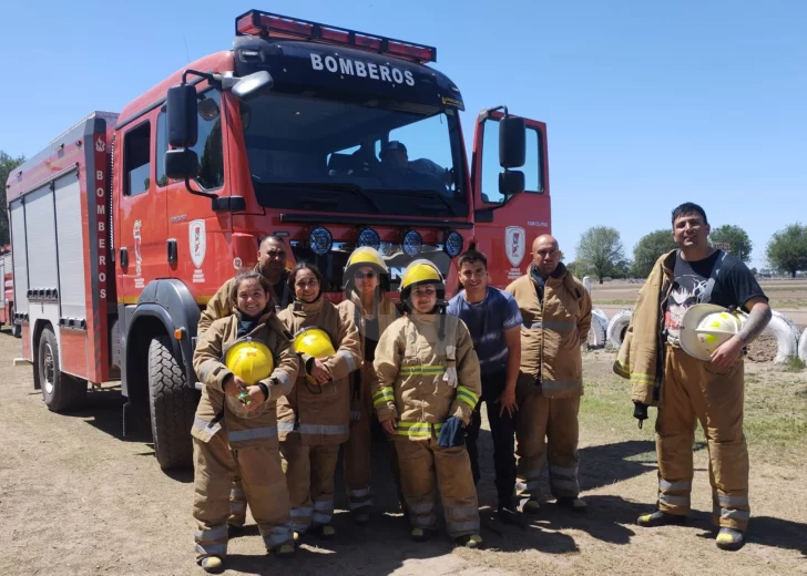 Bomberos de Maciel ofrecen pañuelitos y tortas fritas para sumar equipamientos