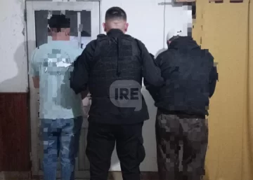 Dos hombres quisieron robar durmientes del predio anoche y quedaron detenidos