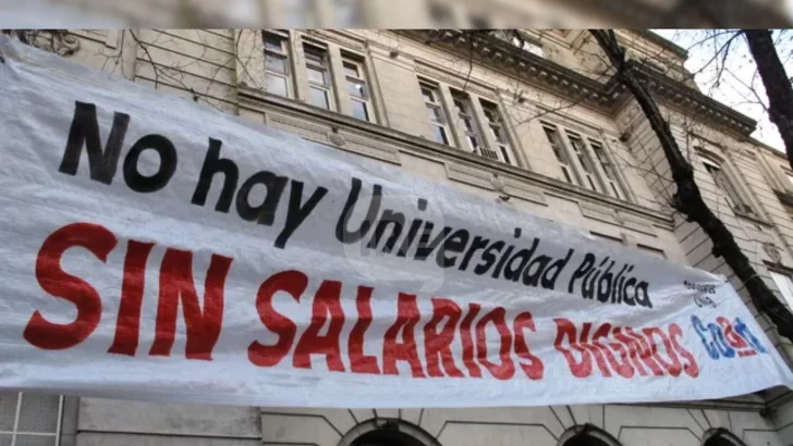 Docentes de la UNR van a paro toda la semana por recomposición salarial