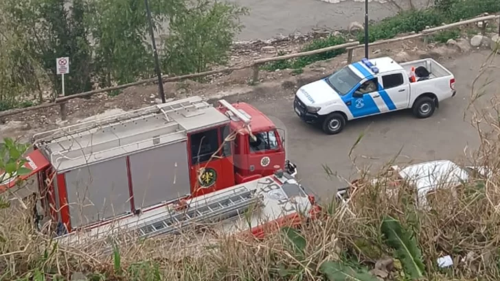 Buscan intensamente el cuerpo de un hombre en la costa del Paraná en San Lorenzo