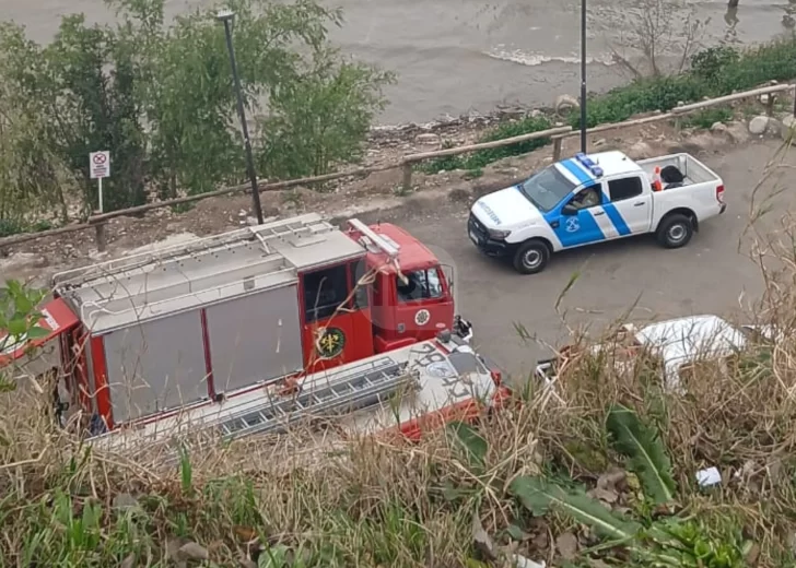 Buscan intensamente el cuerpo de un hombre en la costa del Paraná en San Lorenzo