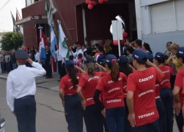 La escuela de Cadetes y Bomberos Voluntarios de Totoras invitan a un Té Bingo a beneficio