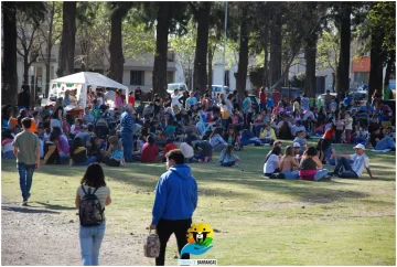 Barrancas celebrará la primavera y a los estudiantes en el ferro con música en vivo