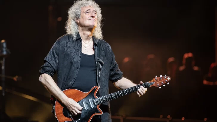 Brian May, guitarrista de Queen, reveló que sufrió un derrame cerebral