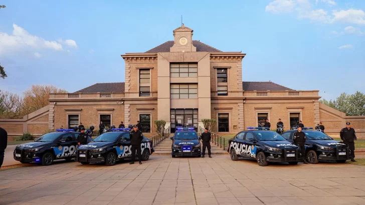 Galvez, San Genaro y Coronda recibieron autos y motos en la Unidad Regional XV