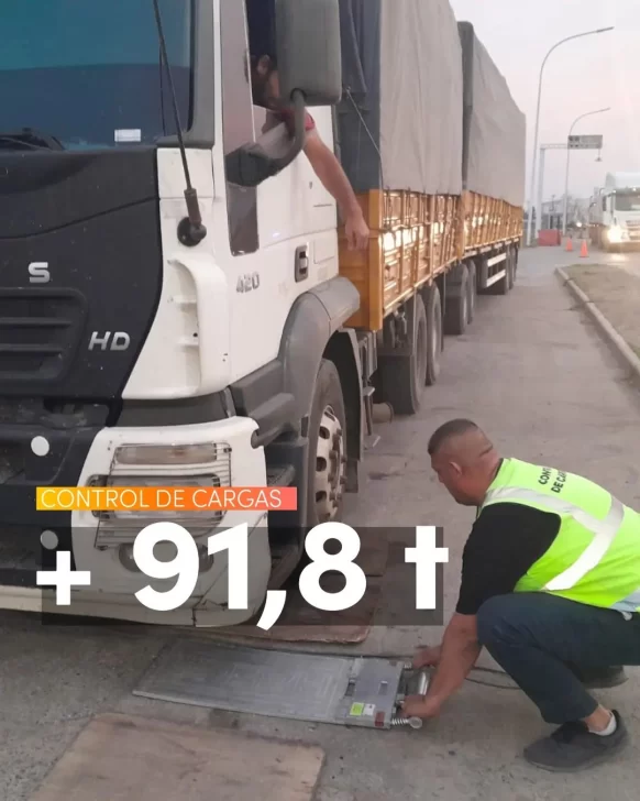 Detectaron en autopista a dos camiones de misiones con casi 100 toneladas de exceso