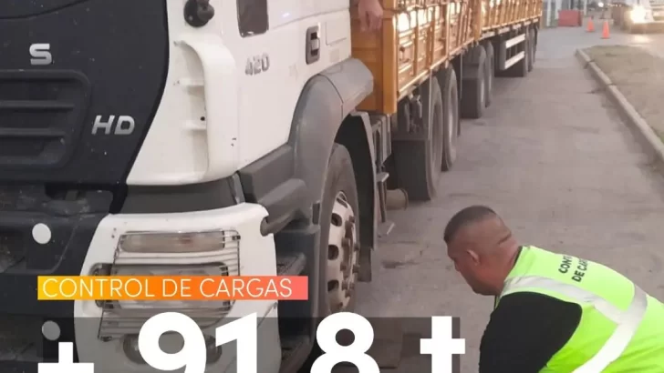 Detectaron en autopista a dos camiones de misiones con casi 100 toneladas de exceso