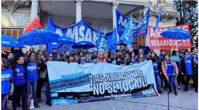 Trabajadores estatales de Santa Fe anunciaron un paro y movilización en rechazo a la reforma previsional