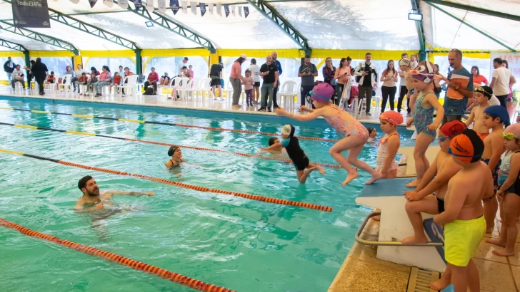 Todos al agua: Timbúes fue sede de un mega encuentro de natación con más de 300 inscriptos