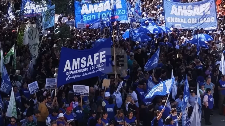 Docentes, estatales y sindicatos marcharon en contra la reforma previsional