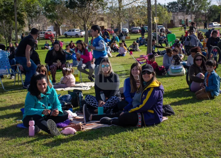 Serodino festeja la primavera en el playón con un picnic, Dj y el show de Chino y Luka