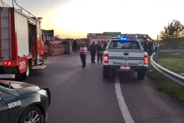 Condenaron a cuatro años al conductor que volcó en la colectora de Timbues y murieron tres jóvenes