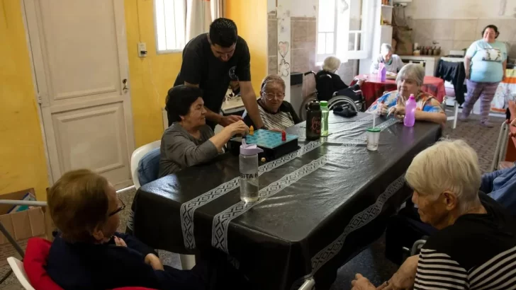 “Siempre hay tiempo para jugar”: Los abuelos de Timbúes fueron parte de la feria del libro