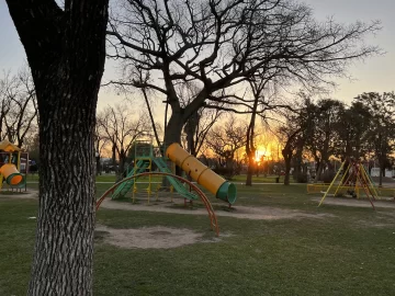 Pueblo Andino iluminó la plaza y lo celebra con un picnic nocturno