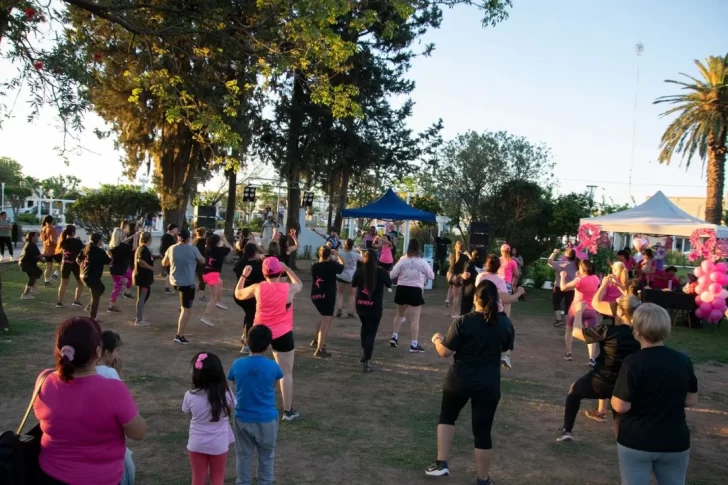 Timbúes propuso caminatas y zumba el finde para concientizar sobre el cáncer de mama