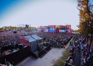 Rosario vibró con el Festival Bandera: Más de 20 mil personas estuvieron presentes y disfrutaron de los 30 artistas en escena