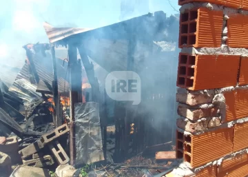 Se le quemó por completo la casa a un abuelo en Timbúes y las pérdidas son totales