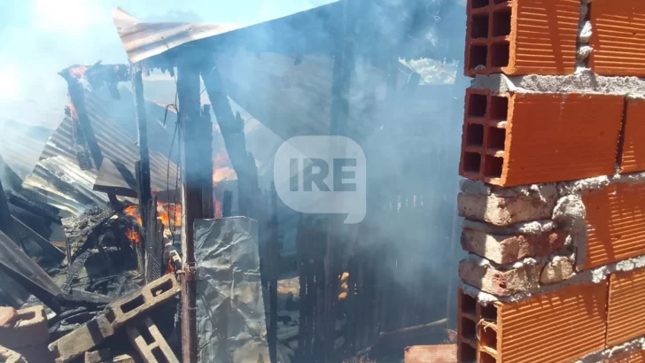 Se le quemó por completo la casa a un abuelo en Timbúes y las pérdidas son totales