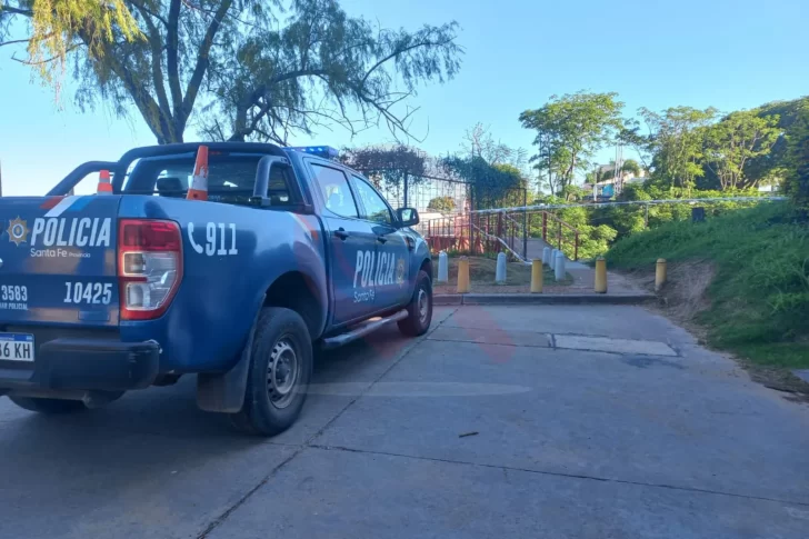 Tragedia en San Lorenzo: una mujer murió tras caer de un puente peatonal en la bajada Urquiza