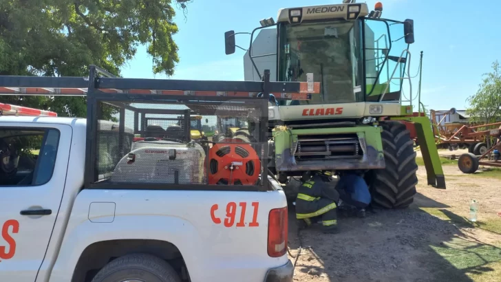 Incendio y susto: Comenzó a arder una máquina cosechadora en Timbúes